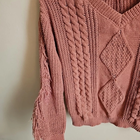 Fashionnova Mauve V-neck Eliana Fringe Sleeves Sweater small nwt - Picture 3 of 5
